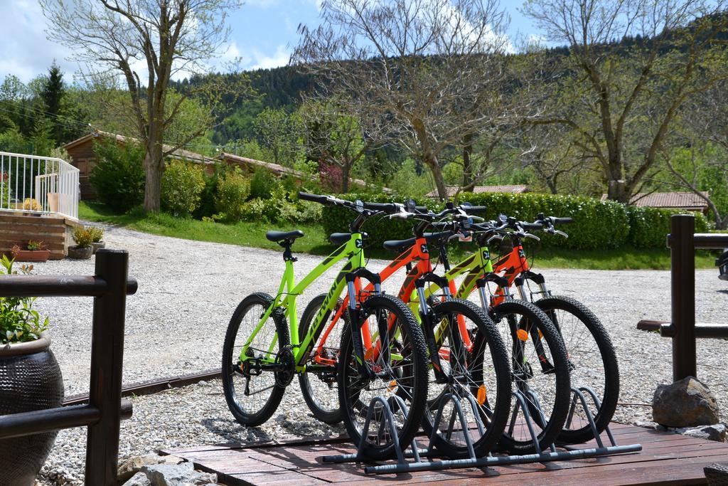 Camping La Mare Aux Fees Hotell Roquefeuil Eksteriør bilde