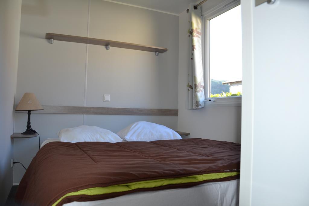 Camping La Mare Aux Fees Hotell Roquefeuil Eksteriør bilde