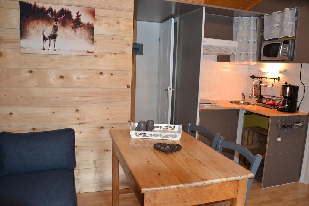 Camping La Mare Aux Fees Hotell Roquefeuil Eksteriør bilde