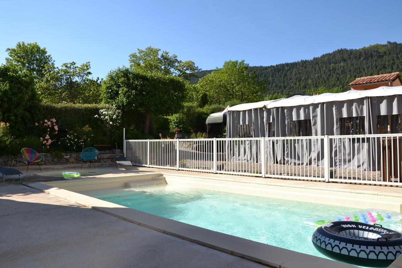 Camping La Mare Aux Fees Hotell Roquefeuil Eksteriør bilde